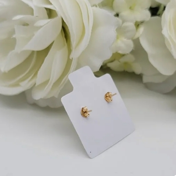 ♥️ STUNNING SPARKLE STUDS - Picture 5 of 5